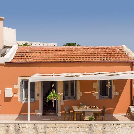 Iosif De Home Kournás المظهر الخارجي الصورة